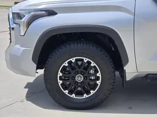 Toyota Tundra 2024 4x4 SR5 4 puertas CrewMax Cab Pickup SB