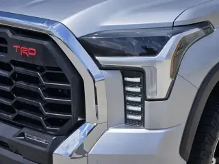 Toyota Tundra 2024 4x4 SR5 4 puertas CrewMax Cab Pickup SB