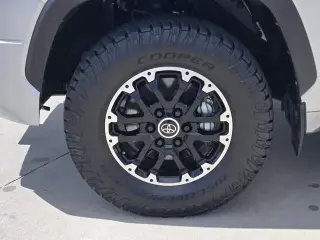 Toyota Tundra 2024 4x4 SR5 4 puertas CrewMax Cab Pickup SB