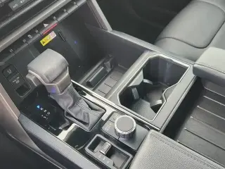 Toyota Tundra 2025 4x4 SR5 4 puertas Cabina CrewMax Pickup SB