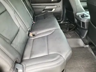 Toyota Tundra 2025 4x4 SR5 4 puertas Cabina CrewMax Pickup SB