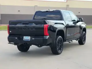 Toyota Tundra 2025 4x4 SR5 4 puertas Cabina CrewMax Pickup SB