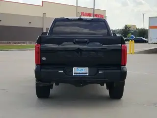 Toyota Tundra 2025 4x4 SR5 4 puertas Cabina CrewMax Pickup SB