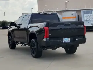 Toyota Tundra 2025 4x4 SR5 4 puertas Cabina CrewMax Pickup SB
