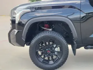 Toyota Tundra 2025 4x4 SR5 4 puertas Cabina CrewMax Pickup SB