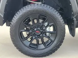 Toyota Tundra 2025 4x4 SR5 4 puertas Cabina CrewMax Pickup SB