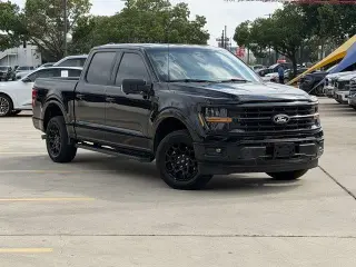 Ford F-150 2025 4x2 XLT 4 puertas SuperCrew 5.5 pies. SB