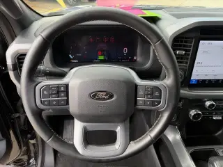 Ford F-150 2025 4x2 XLT 4 puertas SuperCrew 5.5 pies. SB