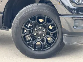 Ford F-150 2025 4x2 XLT 4 puertas SuperCrew 5.5 pies. SB