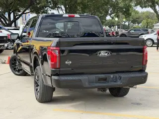 Ford F-150 2025 4x2 XLT 4 puertas SuperCrew 5.5 pies. SB