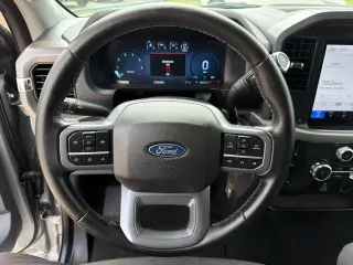Ford F-150 2025 4x4 XLT 4 puertas SuperCrew 5.5 pies. SB