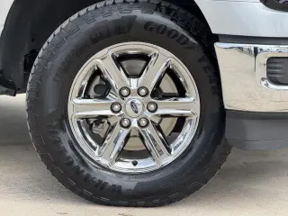 Ford F-150 2025 4x4 XLT 4 puertas SuperCrew 5.5 pies. SB