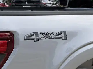 Ford F-150 2025 4x4 XLT 4 puertas SuperCrew 5.5 pies. SB
