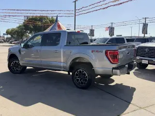 Ford F-150 2023 4x4 XLT 4 puertas SuperCrew 5.5 pies. Caja corta