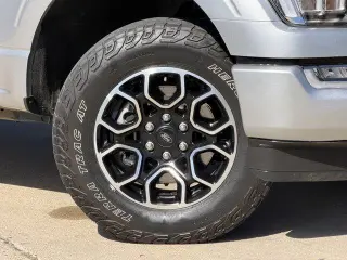 Ford F-150 2023 4x4 XLT 4 puertas SuperCrew 5.5 pies. Caja corta
