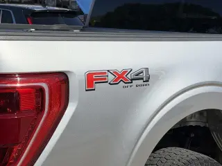 Ford F-150 2023 4x4 XLT 4 puertas SuperCrew 5.5 pies. Caja corta