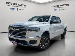 Ram 1500 2025 4x4 Laramie 4 puertas Cabina Crew 5.6 pies. Caja corta Pickup