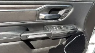 Ram 1500 2025 4x4 Laramie 4 puertas Cabina Crew 5.6 pies. Caja corta Pickup