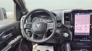 Ram 1500 2025 4x4 Laramie 4 puertas Cabina Crew 5.6 pies. Caja corta Pickup