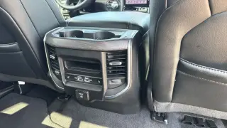 Ram 1500 2025 4x4 Laramie 4 puertas Cabina Crew 5.6 pies. Caja corta Pickup
