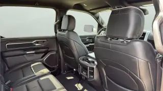 Ram 1500 2025 4x4 Laramie 4 puertas Cabina Crew 5.6 pies. Caja corta Pickup