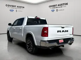 Ram 1500 2025 4x4 Laramie 4 puertas Cabina Crew 5.6 pies. Caja corta Pickup