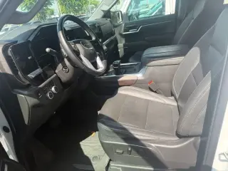 GMC Sierra 1500 2023 4x4 SLT Cabina Crew 4 puertas 5.8 pies. Caja corta