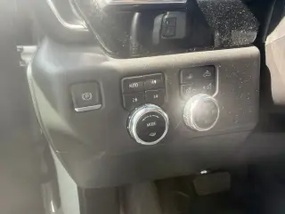 GMC Sierra 1500 2023 4x4 SLT Cabina Crew 4 puertas 5.8 pies. Caja corta
