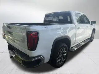 GMC Sierra 1500 2023 4x4 SLT Cabina Crew 4 puertas 5.8 pies. Caja corta