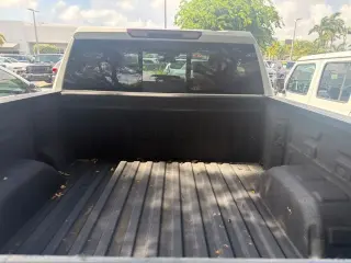 GMC Sierra 1500 2023 4x4 SLT Cabina Crew 4 puertas 5.8 pies. Caja corta