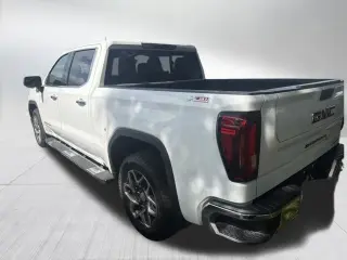 GMC Sierra 1500 2023 4x4 SLT Cabina Crew 4 puertas 5.8 pies. Caja corta