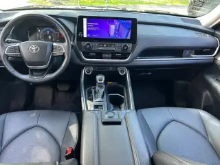 Toyota Grand Highlander 2025 AWD LE 4 puertas SUV