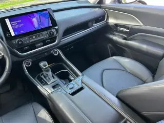 Toyota Grand Highlander 2025 AWD LE 4 puertas SUV