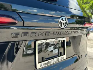 Toyota Grand Highlander 2025 AWD LE 4 puertas SUV