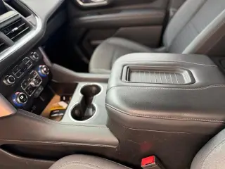 GMC Yukon 2023 4x4 SLE 4 puertas SUV