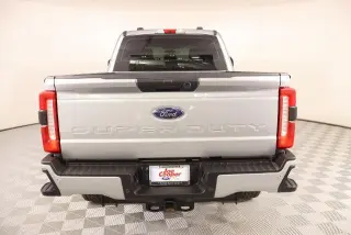 Ford F-250 Super Duty 2023 4x4 XL 4 puertas Cabina Crew 6.8 pies. Caja Pickup