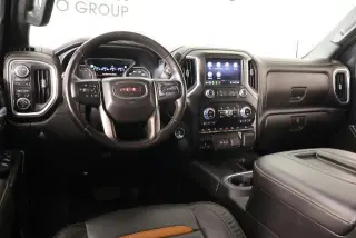 GMC Sierra 1500 2020 4x4 AT4 4 puertas Cabina Crew 5.8 pies. Caja corta