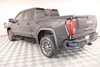 GMC Sierra 1500 2020 4x4 AT4 4 puertas Cabina Crew 5.8 pies. Caja corta