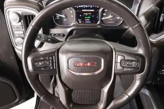 GMC Sierra 1500 2020 4x4 AT4 4 puertas Cabina Crew 5.8 pies. Caja corta