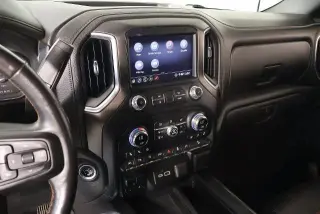 GMC Sierra 1500 2020 4x4 AT4 4 puertas Cabina Crew 5.8 pies. Caja corta
