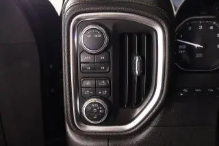 GMC Sierra 1500 2020 4x4 AT4 4 puertas Cabina Crew 5.8 pies. Caja corta
