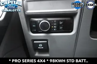 Ford F-150 Lightning 2025 AWD Pro 4 puertas SuperCrew 5.5 pies. SB