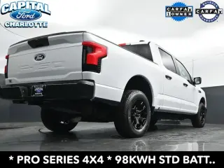 Ford F-150 Lightning 2025 AWD Pro 4 puertas SuperCrew 5.5 pies. SB