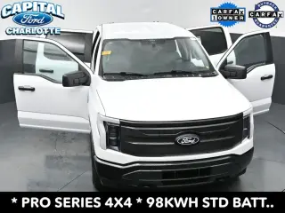 Ford F-150 Lightning 2025 AWD Pro 4 puertas SuperCrew 5.5 pies. SB