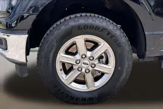 Ford F-150 2025 4x4 XLT 4 puertas SuperCrew 5.5 pies. Caja corta