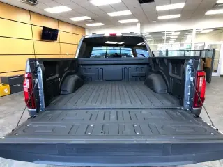 Ford F-150 2025 4x4 STX 4 puertas SuperCrew 5.5 pies. Caja corta