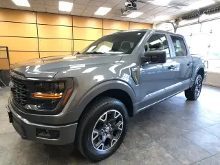 Ford F-150 2025 4x4 STX 4 puertas SuperCrew 5.5 pies. Caja corta