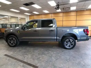 Ford F-150 2025 4x4 STX 4 puertas SuperCrew 5.5 pies. Caja corta