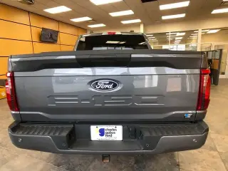 Ford F-150 2025 4x4 STX 4 puertas SuperCrew 5.5 pies. Caja corta
