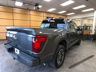 Ford F-150 2025 4x4 STX 4 puertas SuperCrew 5.5 pies. Caja corta